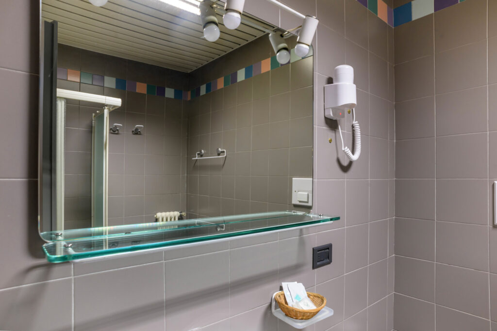 Bagno economy rooms (3)